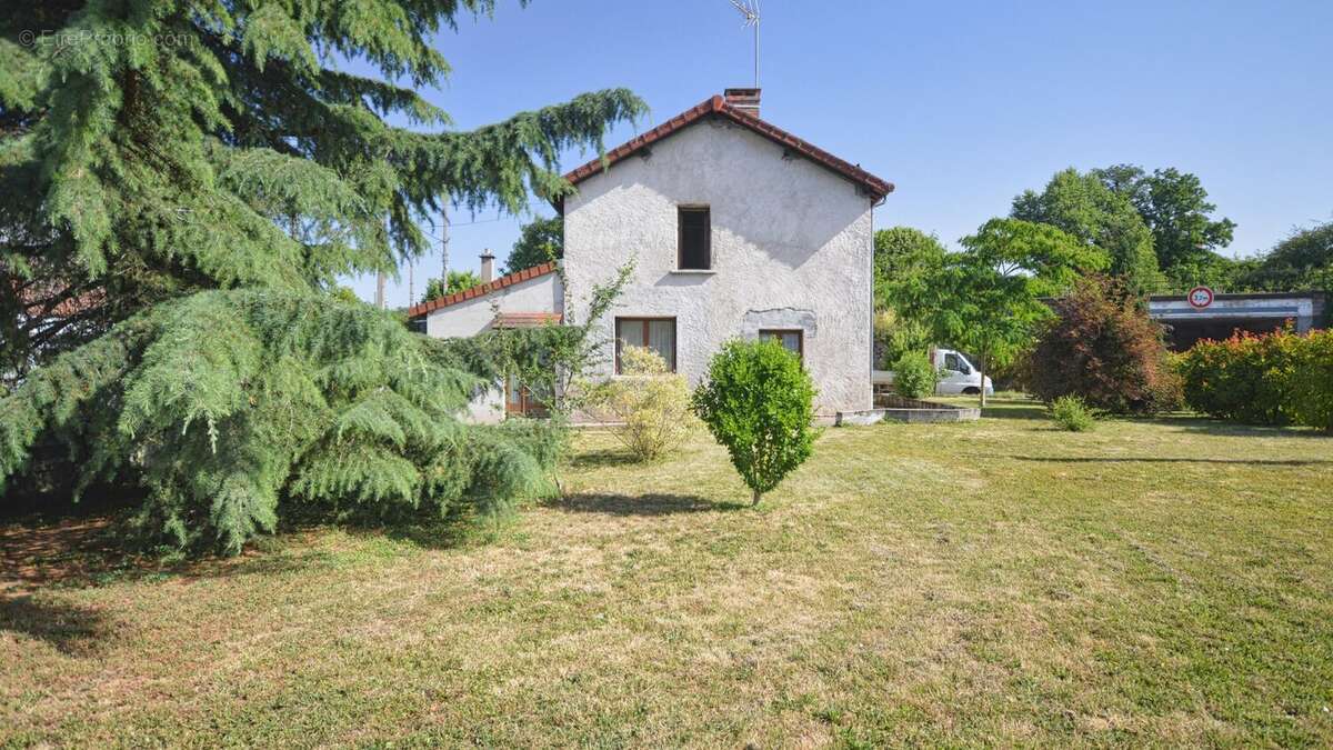 À VENDRE  Maison à rénover  Proche de toutes les commodités - photo 12