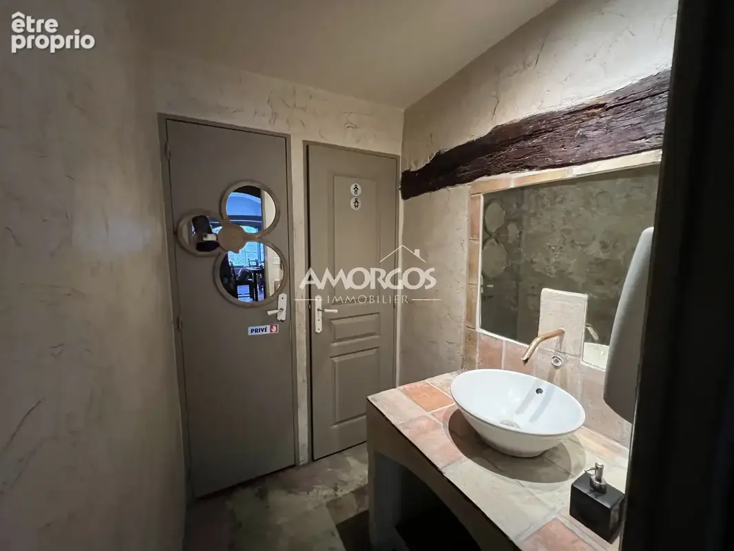 Vente murs commerciaux au coeur du village classe - photo 4