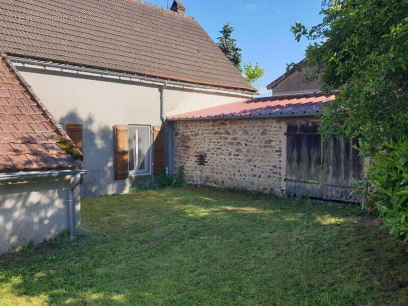 Maison à SAINTE-RADEGONDE