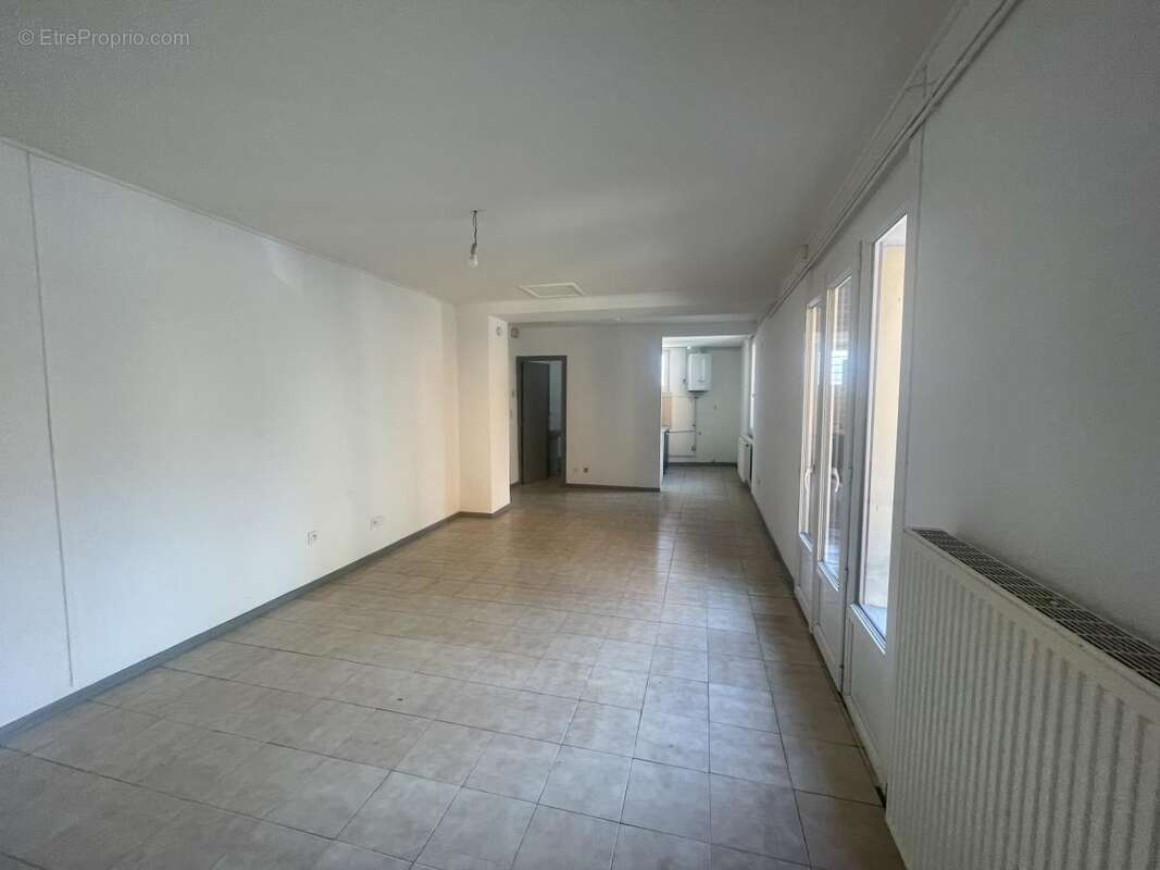 Appartement 69 m² à Saint-Georges-Les-Bains  - photo 5