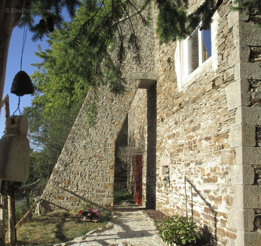 Maison à ECHASSIERES