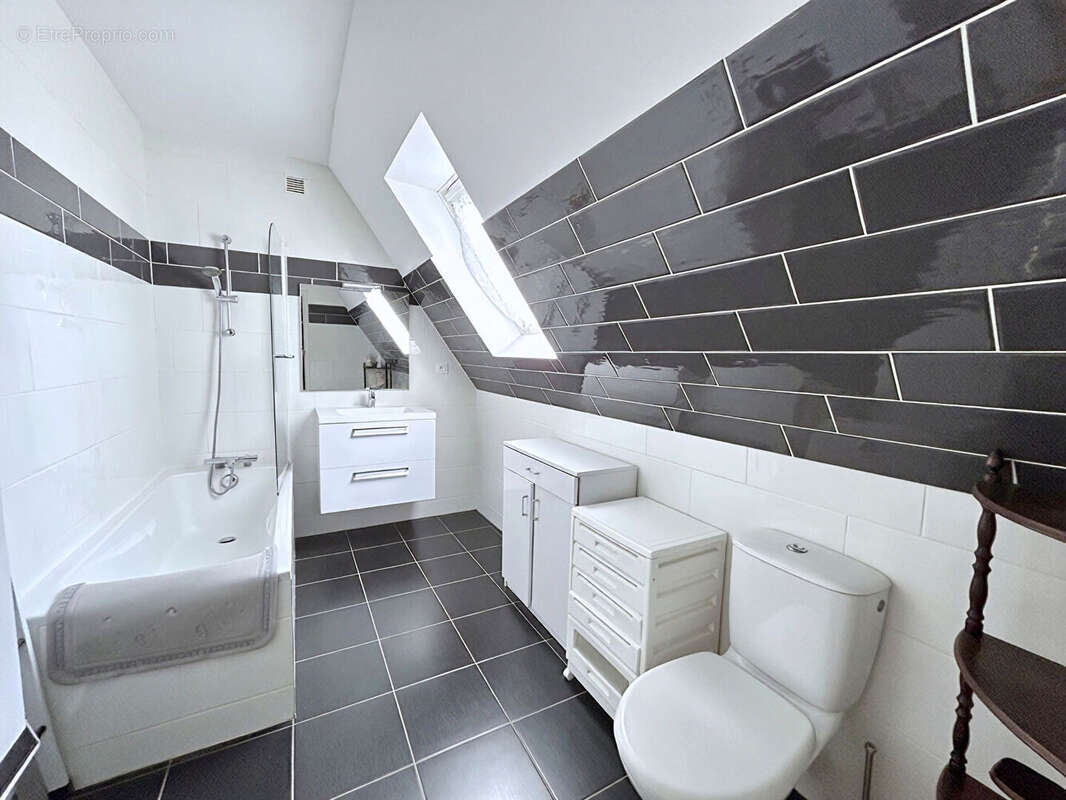 Maison 6 pièces - GUILERS - Terrain 590 m2 - photo 3