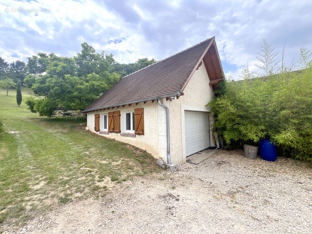 CHERISY 5 min - Charmante maison de caractère avec terrasse, garage et chalet de jardin - photo 9