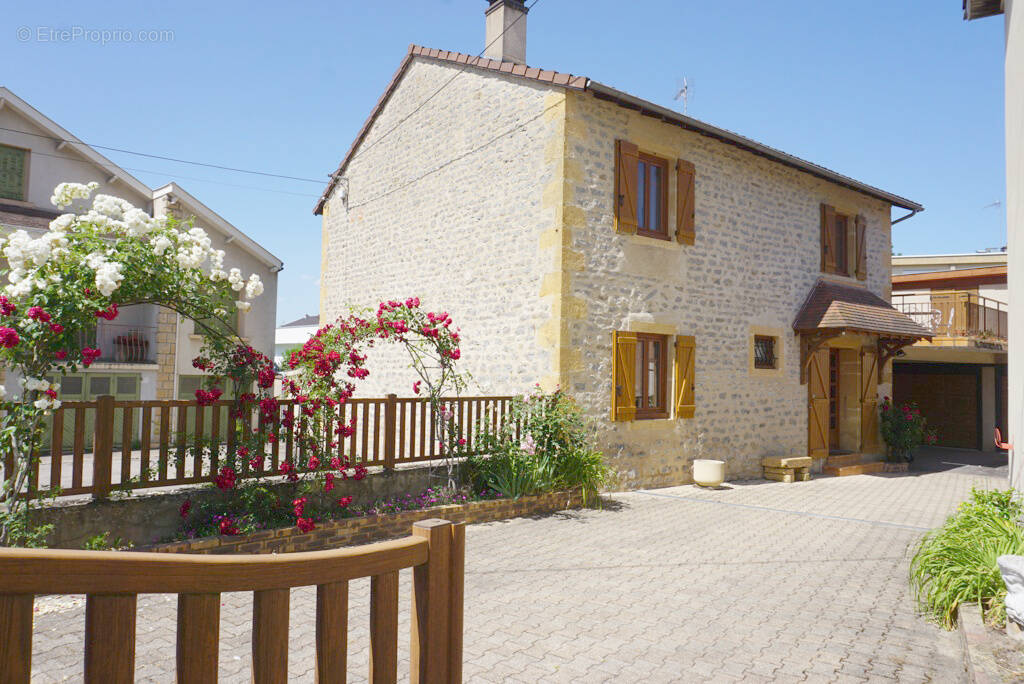 Maison à PARAY-LE-MONIAL