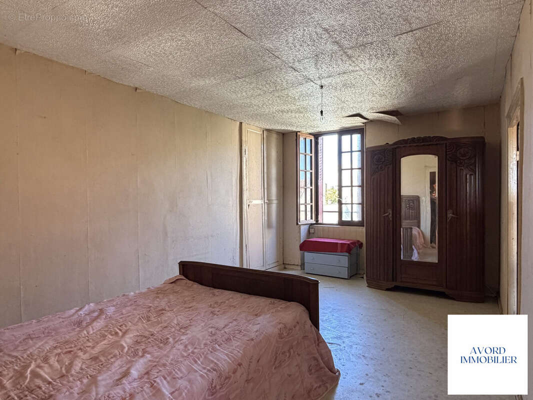 1er étage - Chambre 1 - Maison à CORNUSSE