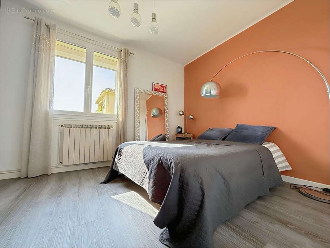 Toulon claret exclusivite azur immobilier. bel appartement t3 63m2 rénové, lumineux avec balcon, calme et proche commodités - photo 8