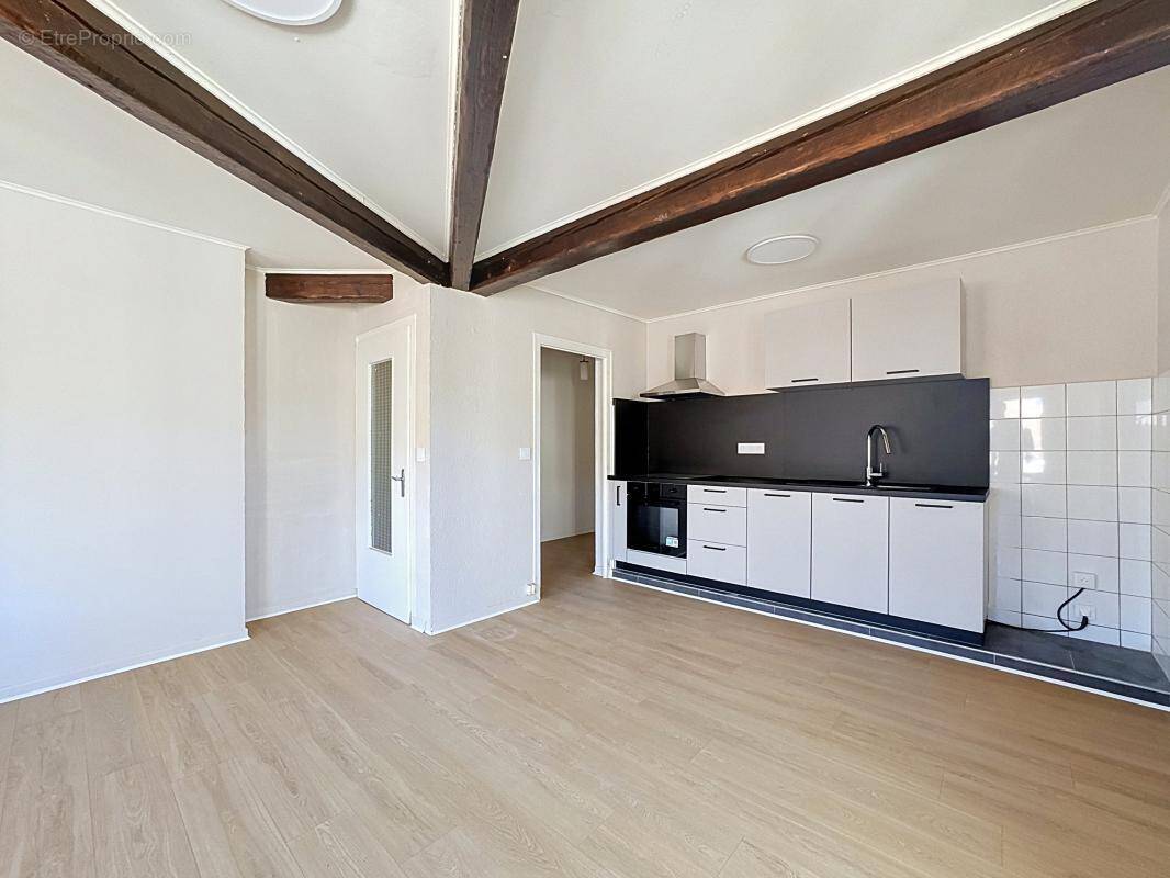 Appartement à BONNE