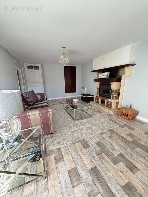 Maison à BUSSIERE-DUNOISE