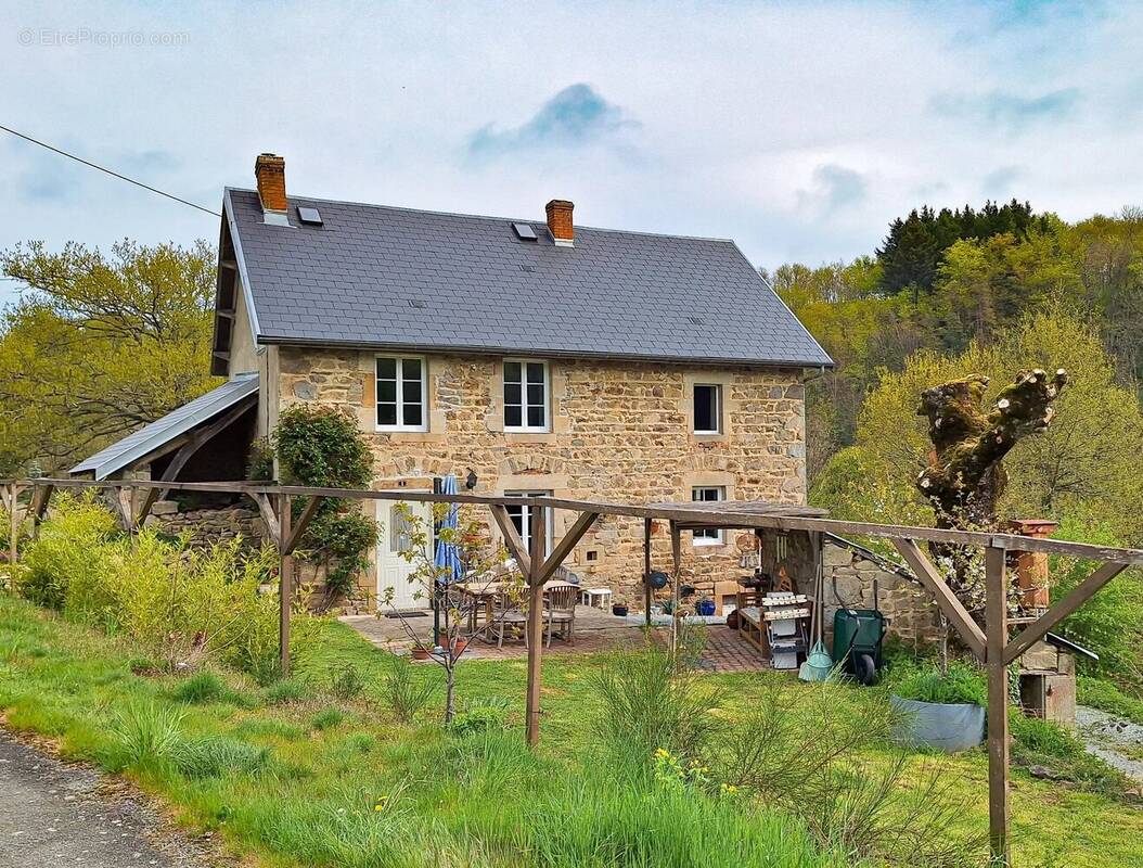 Maison à SAINT-GERVAIS-D&#039;AUVERGNE