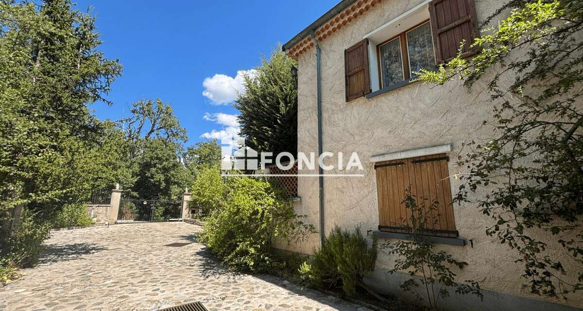 Aiglun, Maison avec 2 appartements garage et 4136m2 de terrain - photo 2