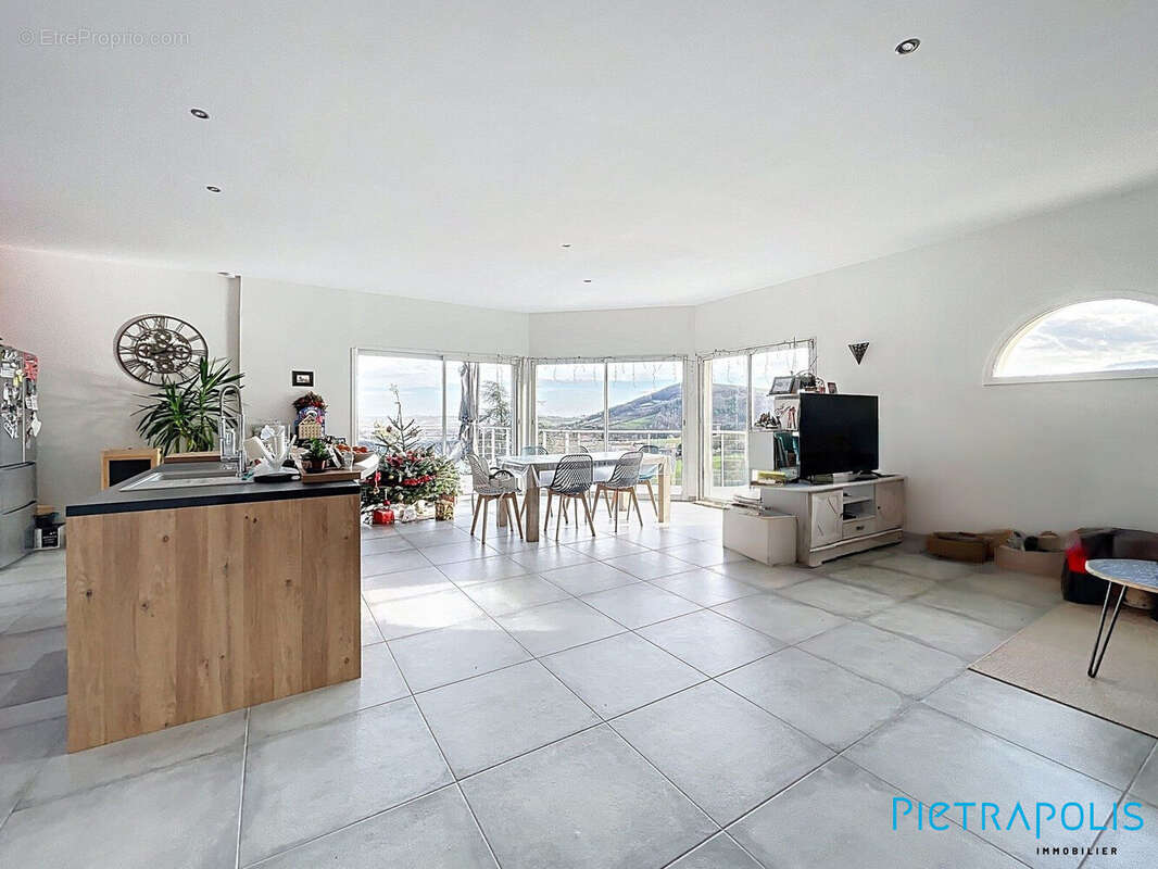 Maison à SAINT-FORGEUX