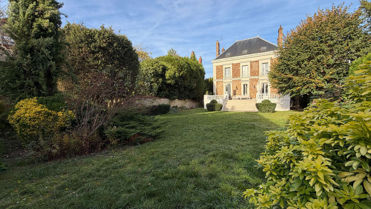 Maison à CORBEIL-ESSONNES