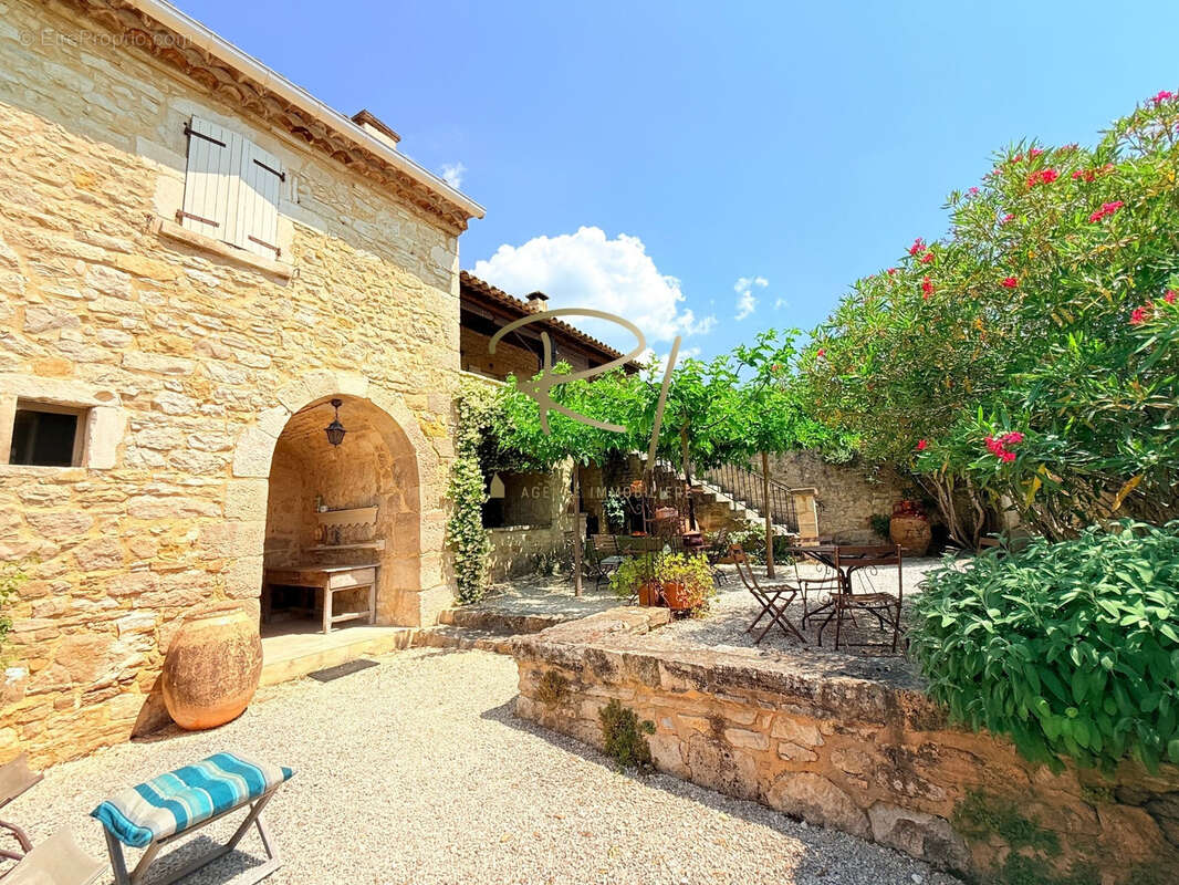 Maison à BARJAC