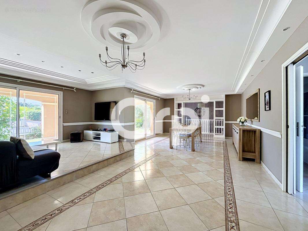  À vendre – Belle construction traditionnelle dans un quartier résidentiel recherché - photo 4
