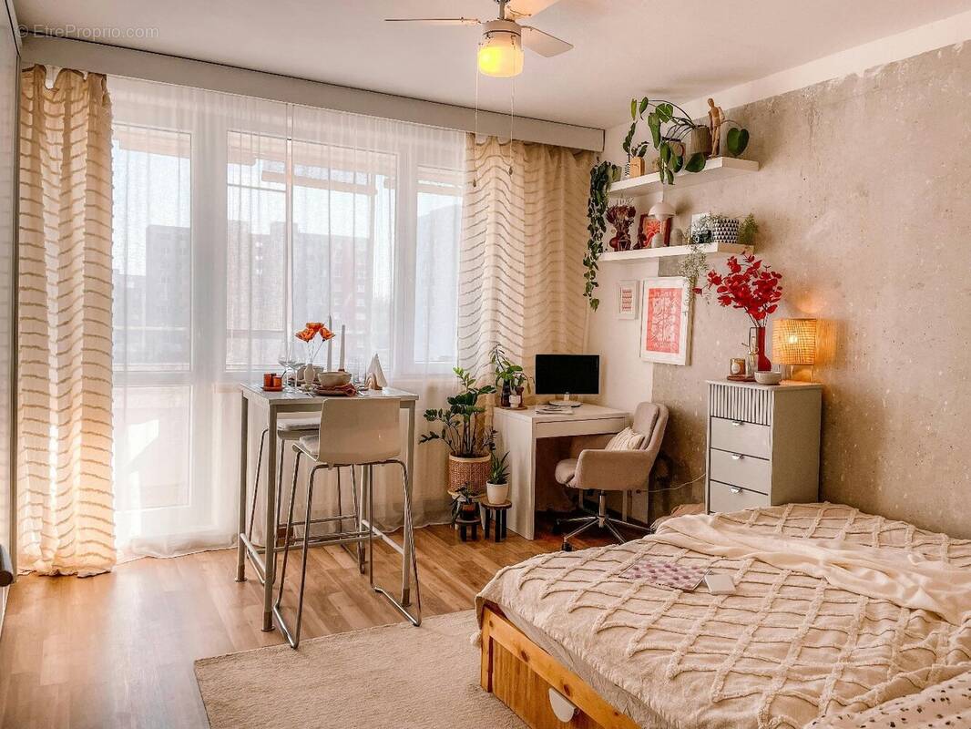 Appartement à SAINT-LAURENT-DU-VAR