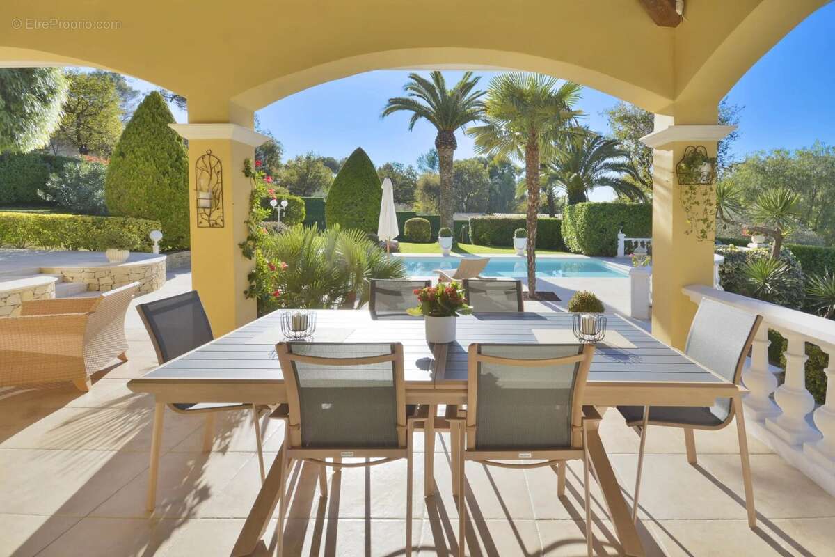 Maison à ROQUEFORT-LES-PINS