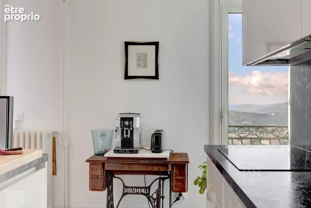 Vue panoramique sur la Côte d’Azur pour cet appartement de caractère - photo 5