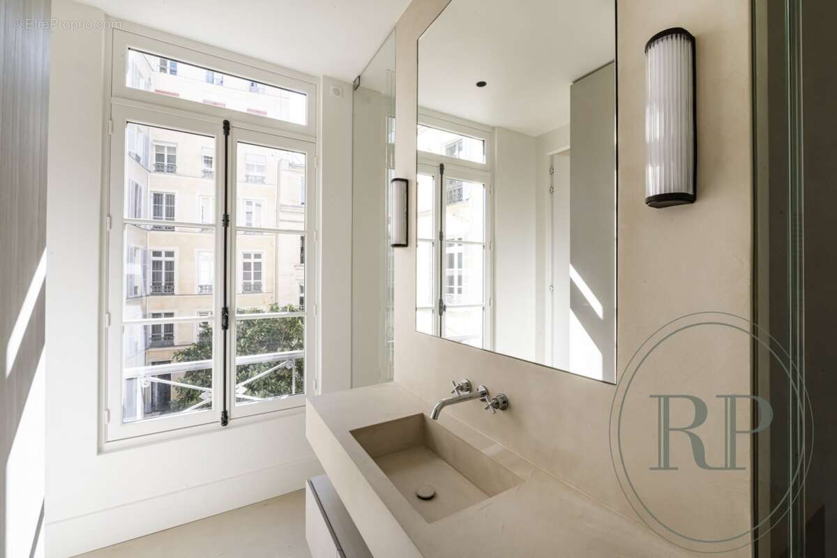 Appartement à PARIS-7E