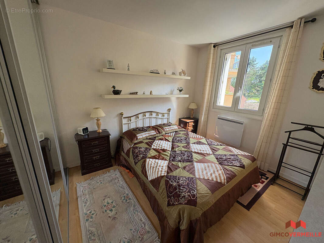 Appartement à BUC