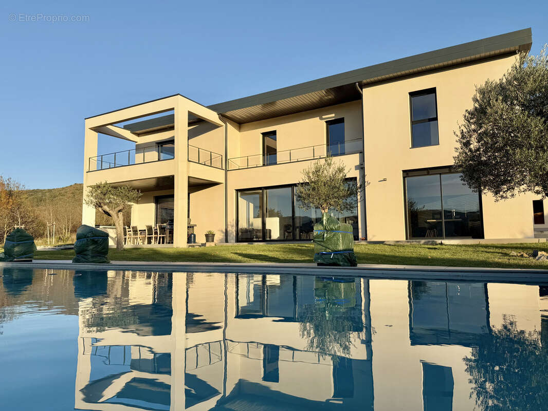 Villa contemporaine de 305 m2 à Saint-Péray - photo 2