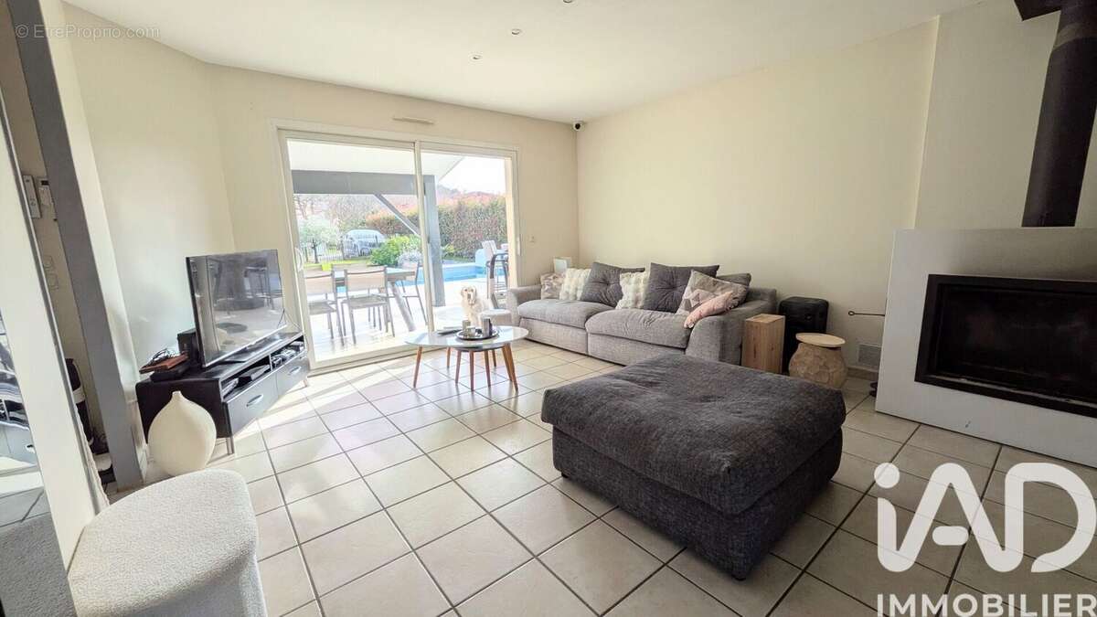 Photo 2 - Maison à SAINT-JEAN-D'ILLAC