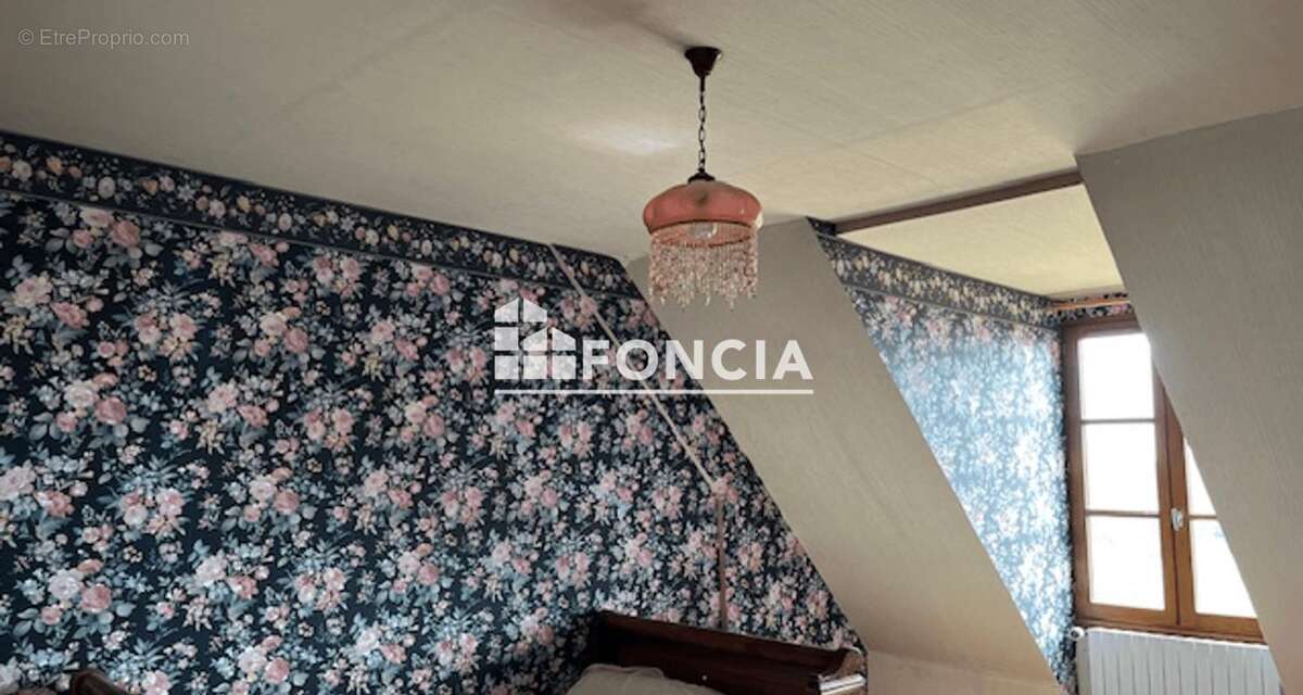 Maison à MESLAY-LE-GRENET