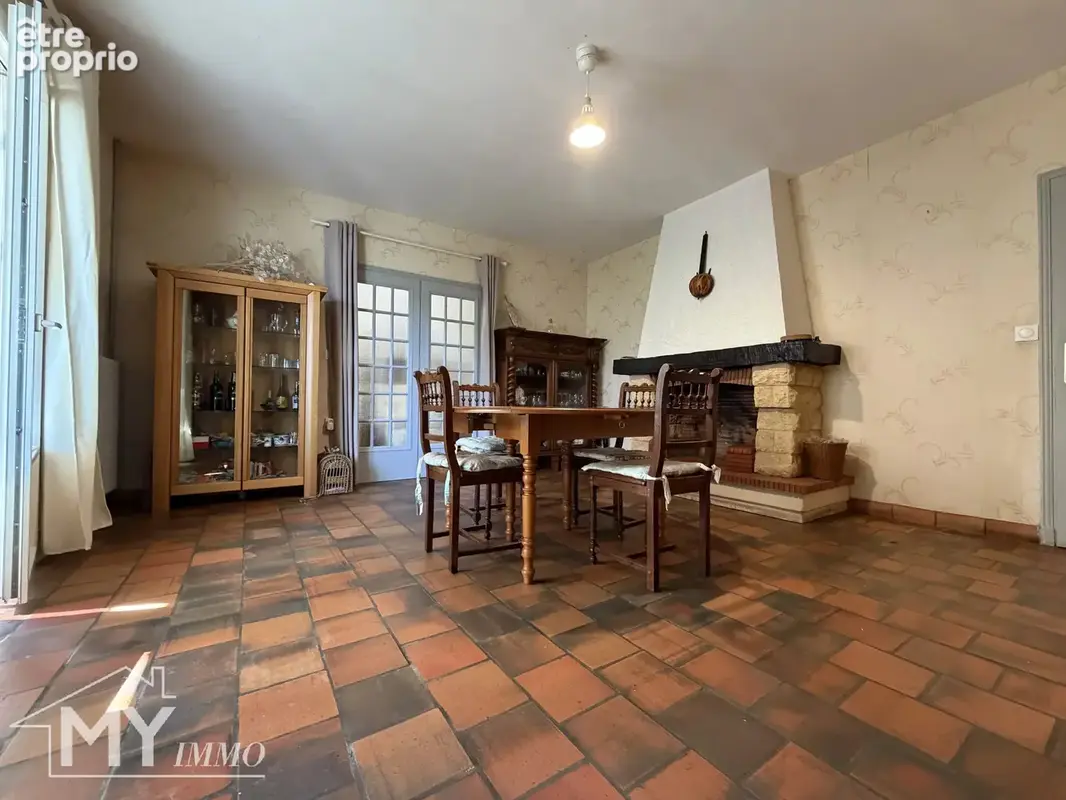 VÉLINES - Maison de plain-pied avec 3 chambres - photo 6