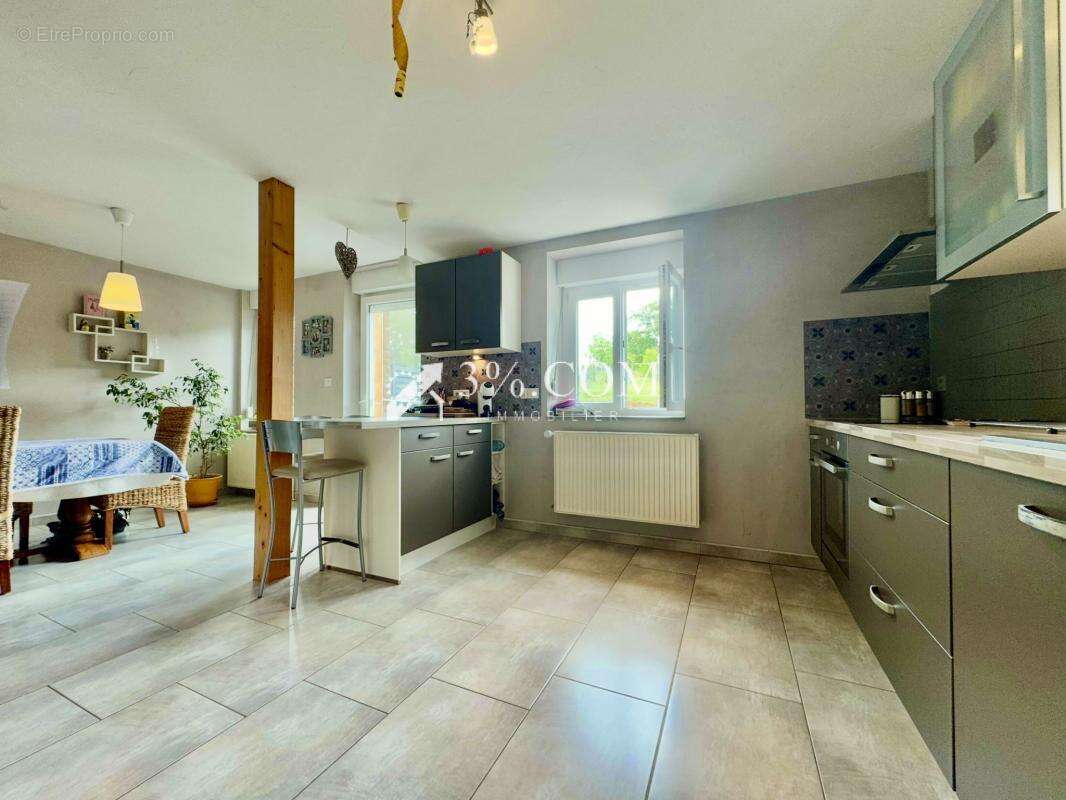 3%COM Une  grande maison rénovée avec dépendance sur 32 ares - photo 7