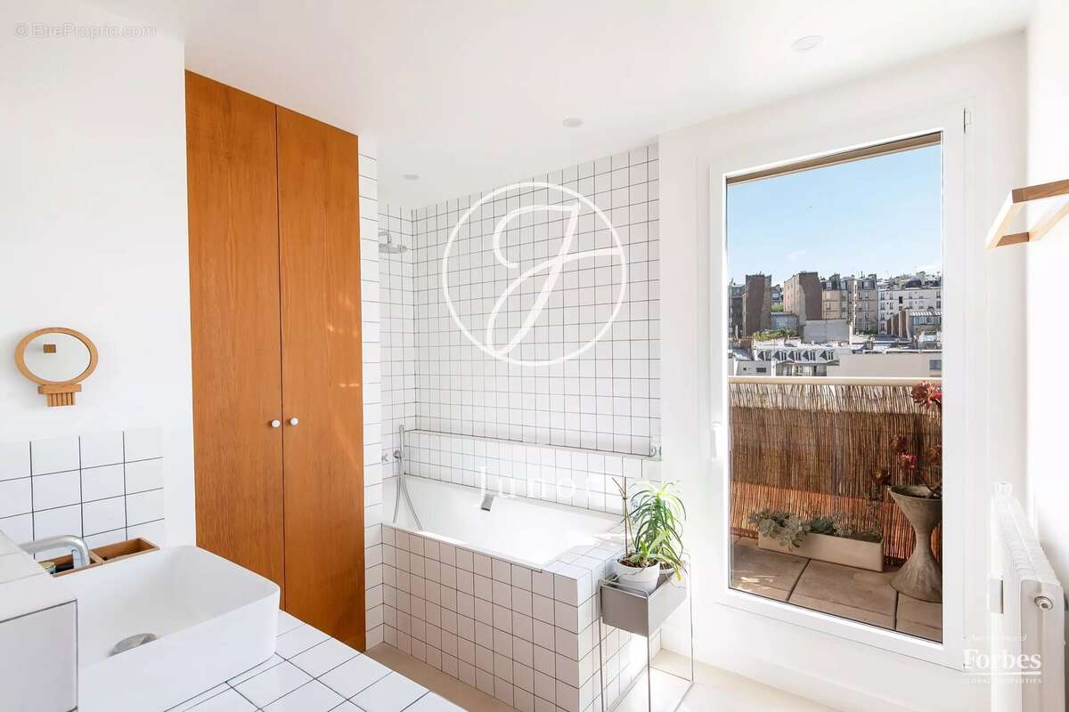 Paris 18e - MARCADET / LAMARCK - Appartement - 3 pièces - 80,03m² Carrez - 2 chambres -  Terrasse et 2 balcons de 29m² - Dernier - photo 13