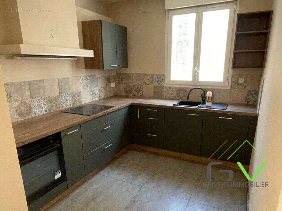 T2 Coté rue - Appartement à NIMES
