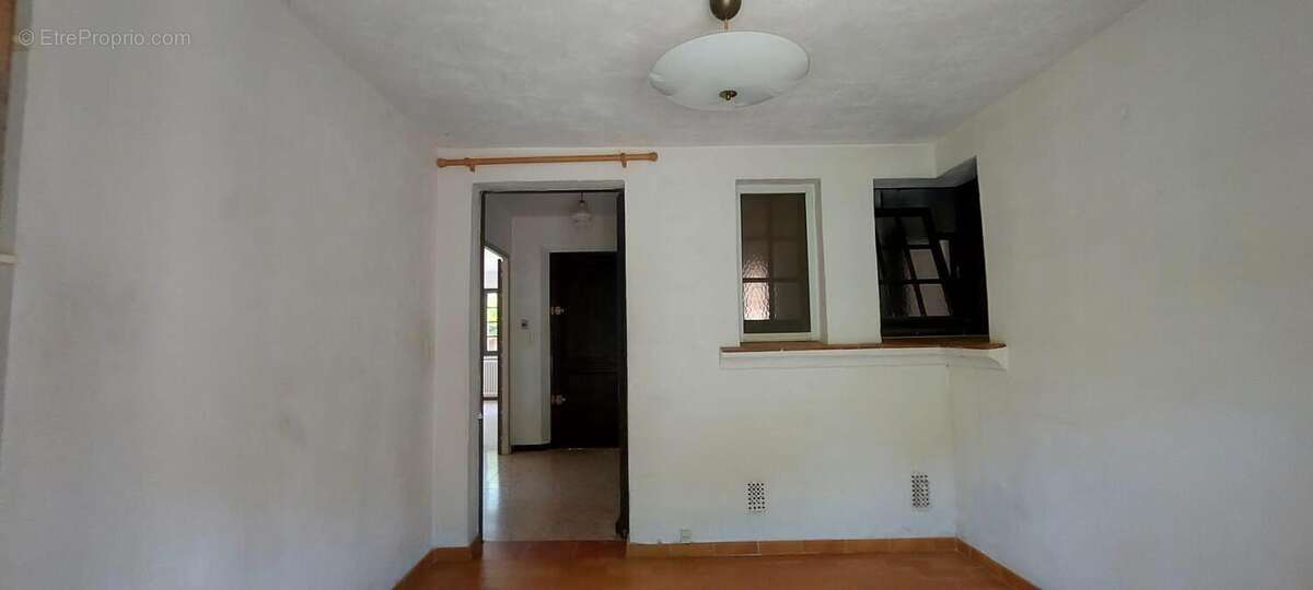 Villa 4 pieces dependances a renover valescure frejus - photo 16