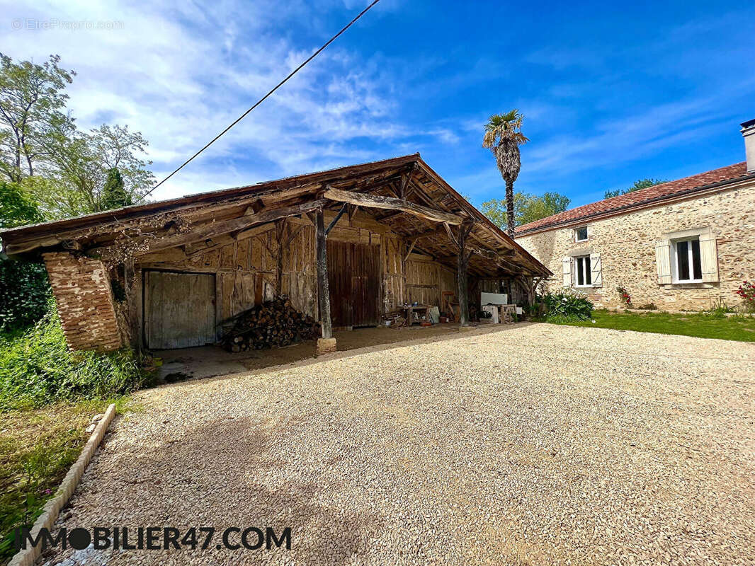 Propriété avec piscine et dépendances - photo 4