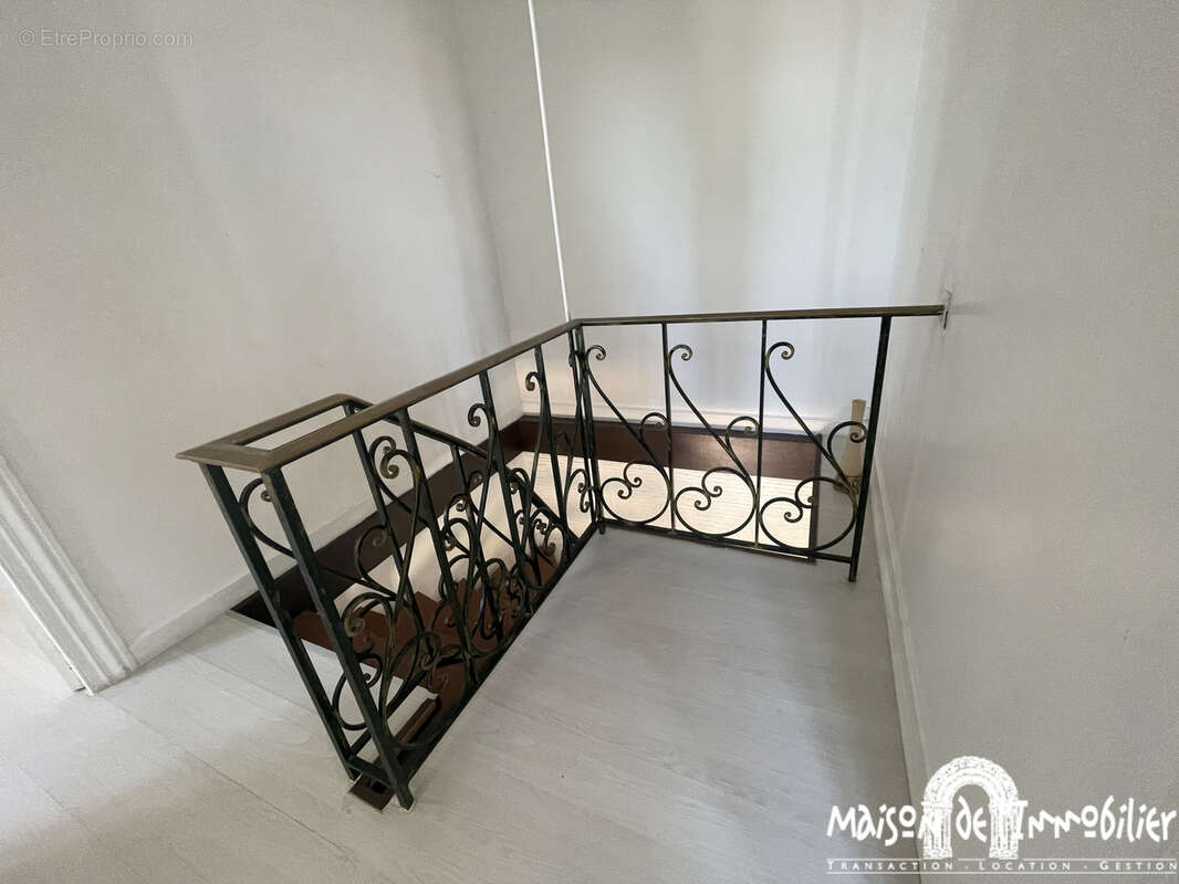 A vendre à CHATEAUBERNARD - Spacieuse Charentaise de 4 pièces - 154m2 - Jardin clos - photo 6