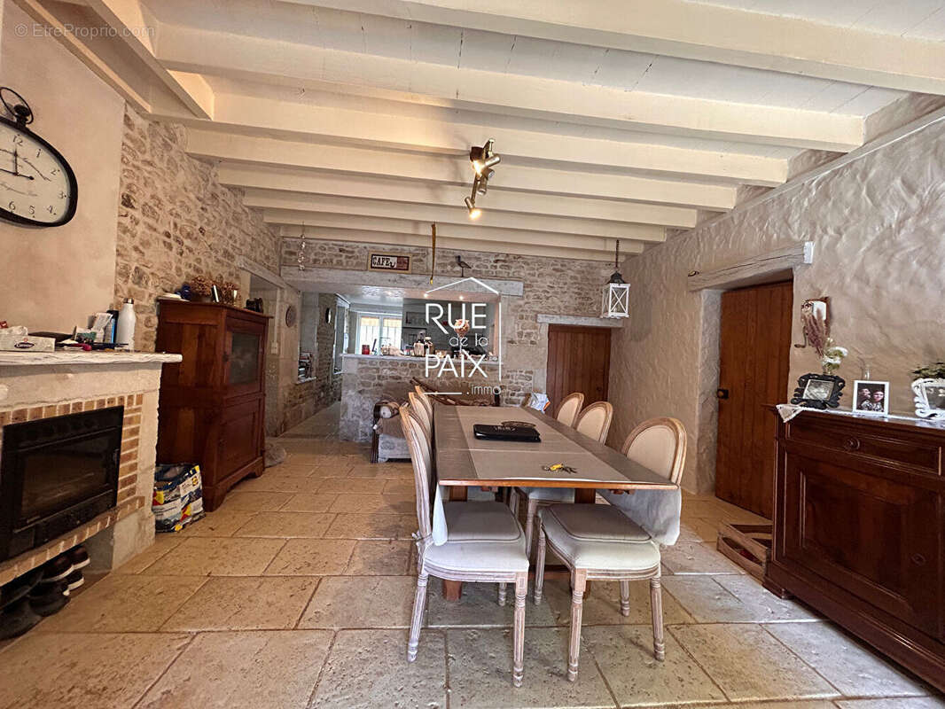 Maison à AZAY-LE-BRULE