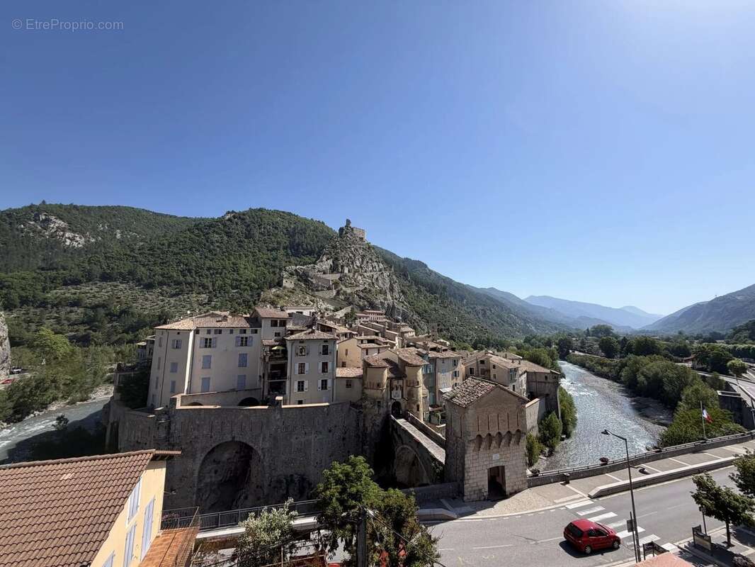 Maison à ENTREVAUX