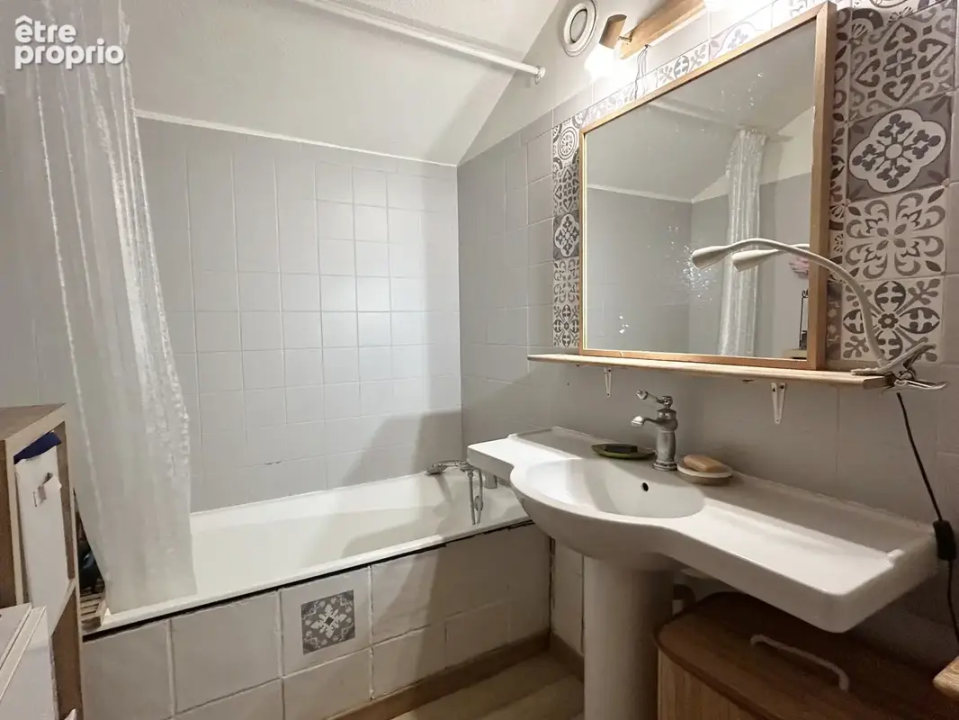 En plein coeur de CRAPONNE appartement de 103,60 m2 avec 3 chambres + cave et parking - photo 9