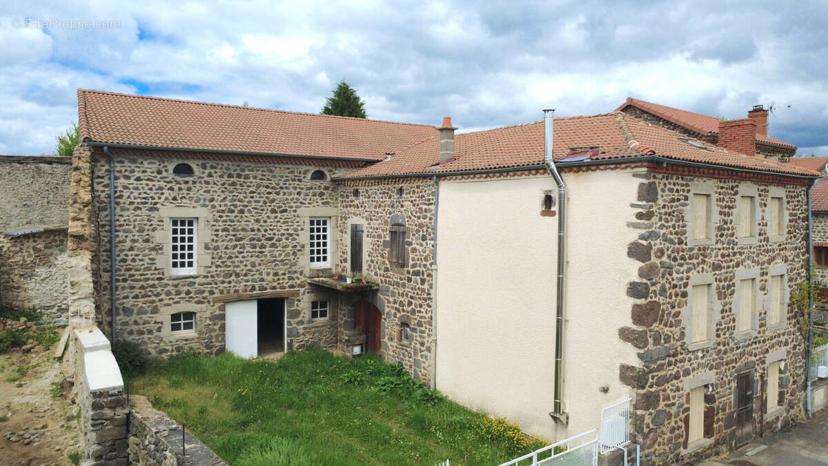 Maison 310 m² à Sainte-Eugenie-De-Villeneuve  - photo 2