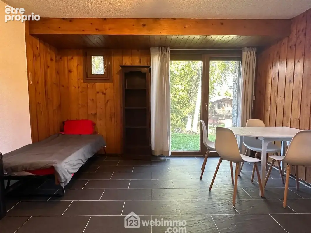 Un appartement fonctionnel avec un beau potentiel. À découvrir sans attendre !