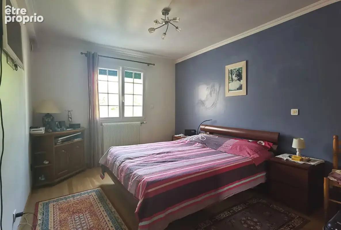 Quartier pavillonnaire - Maison de 293m² habitables + Dépendance d'environ 80 m² - photo 11