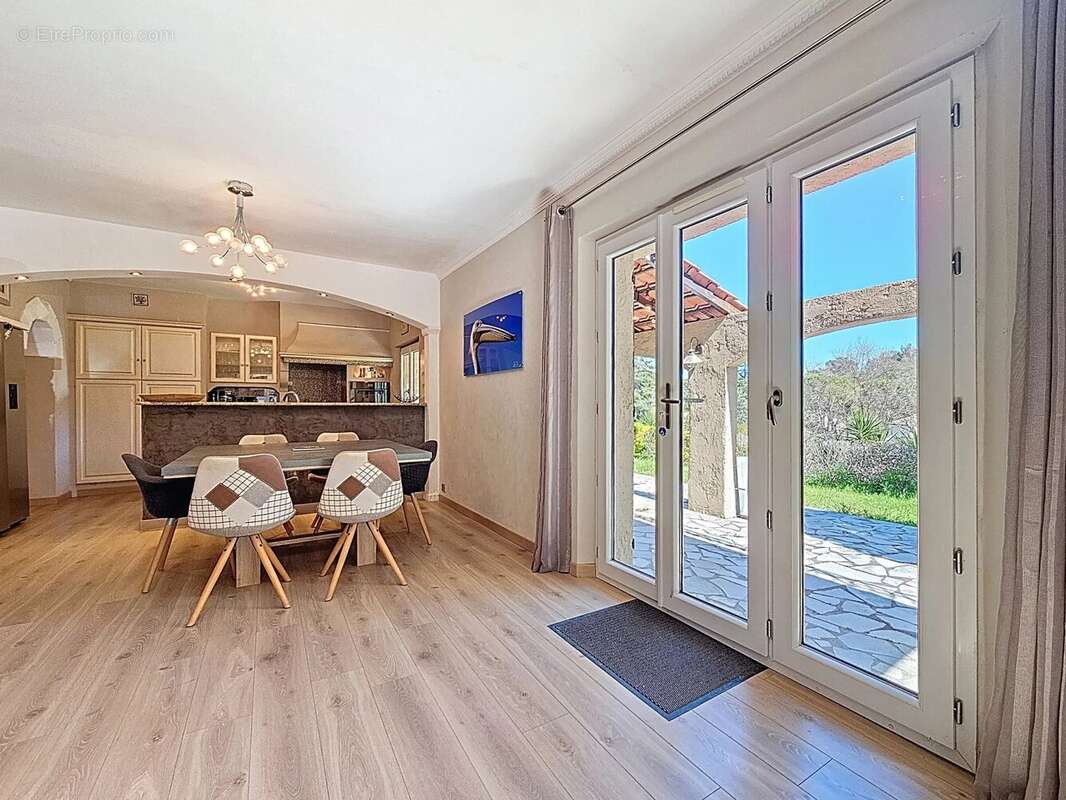 Appartement à MOUGINS
