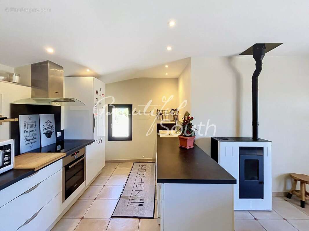 Maison renovee avec terrasses et parking, formigueres - photo 3