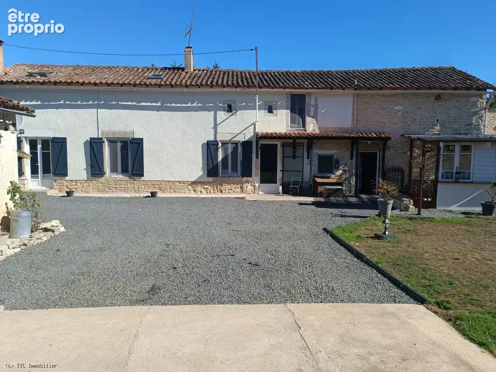Belle Maison en Pierre avec Piscine, Dépendances et Jardin - photo 1