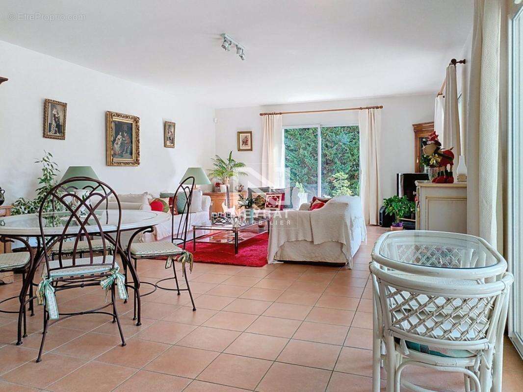 Fayence – Élégante villa provençale avec piscine et jardin plat de 3 000 m² - photo 13