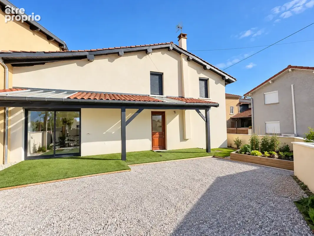 Maison T5 d’environ 145 m2  rénovée avec extérieur et stationnements. Situé à 18 min de Vienne sur la commune - photo 4