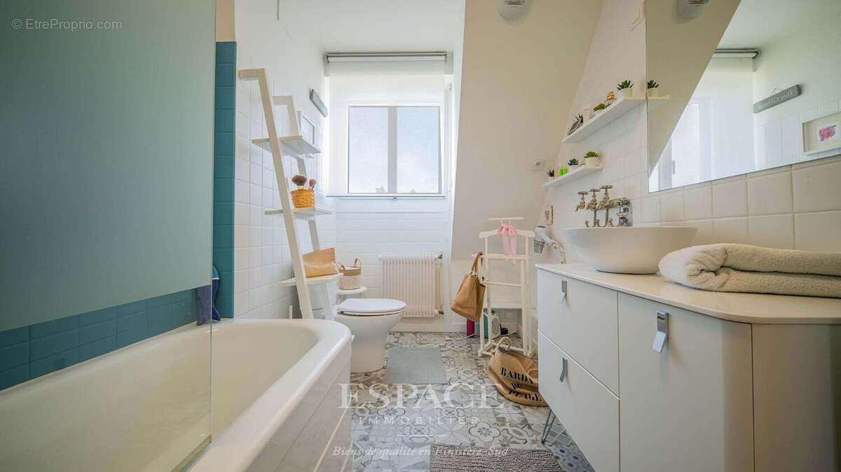 A vendre, à Concarneau, Maison rénovée avec jardin paysagé, à deux pas du bord de mer - photo 8