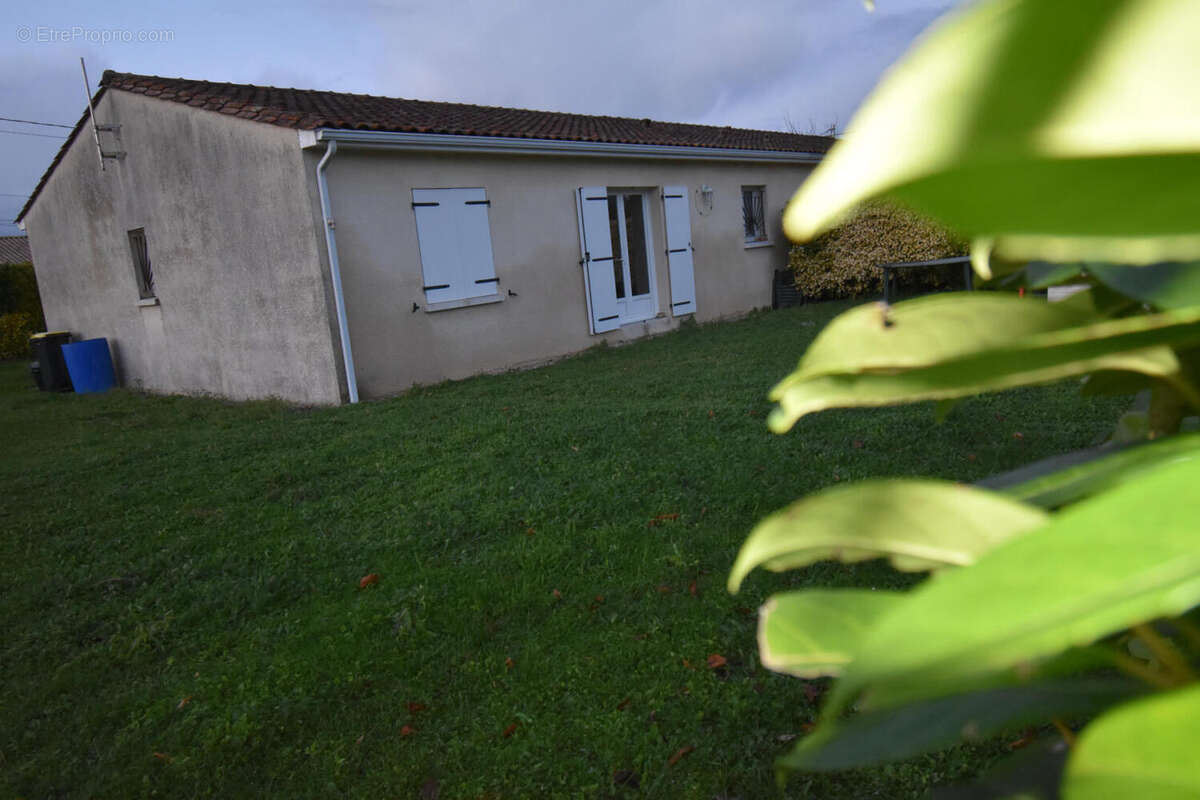 DSC_0010 - Maison à CLAIX