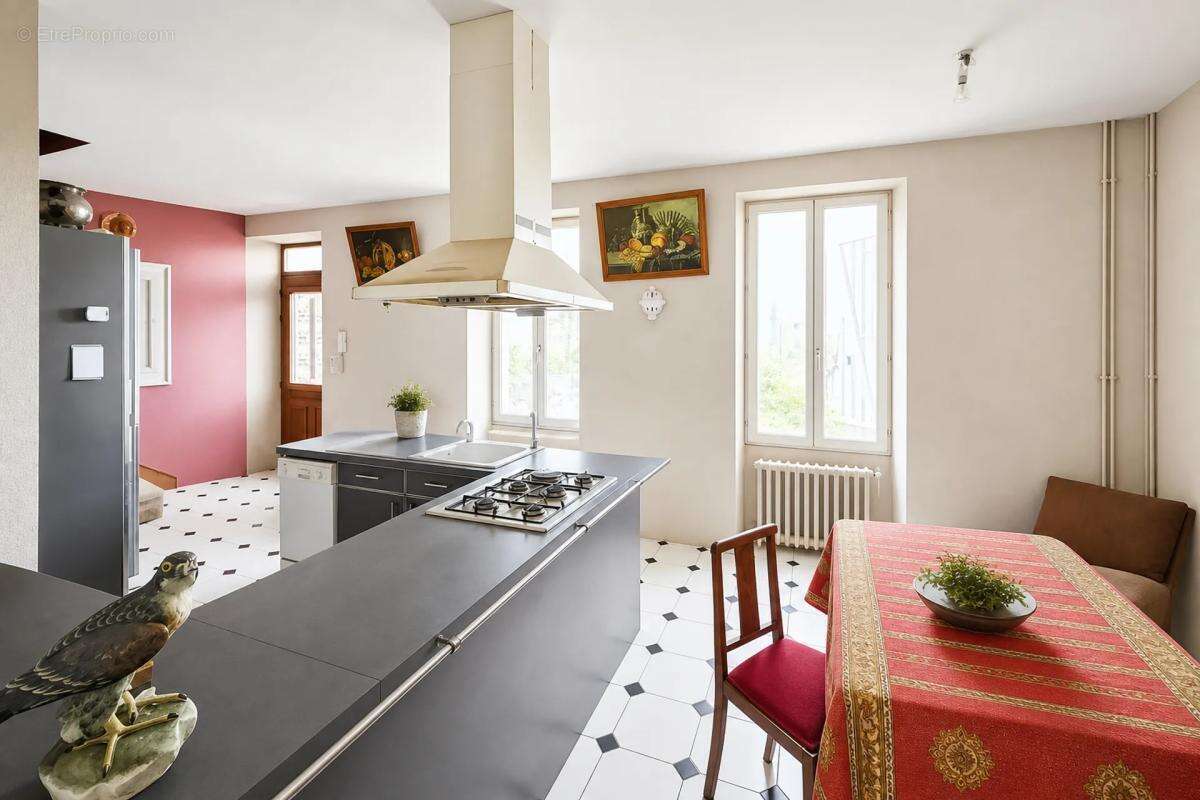 Maison à MEHUN-SUR-YEVRE