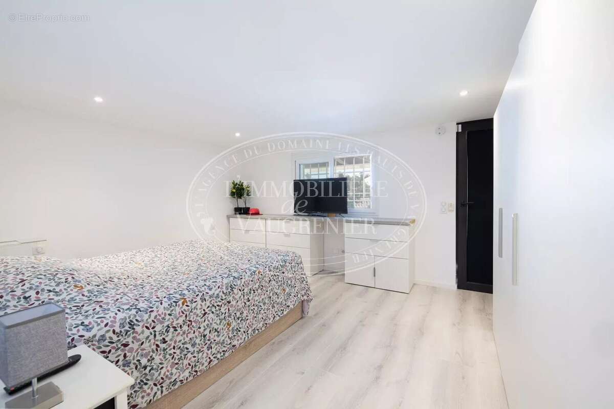 Vente hauts de vaugrenier villa 5 pièces 1 690 000.-€ - photo 9