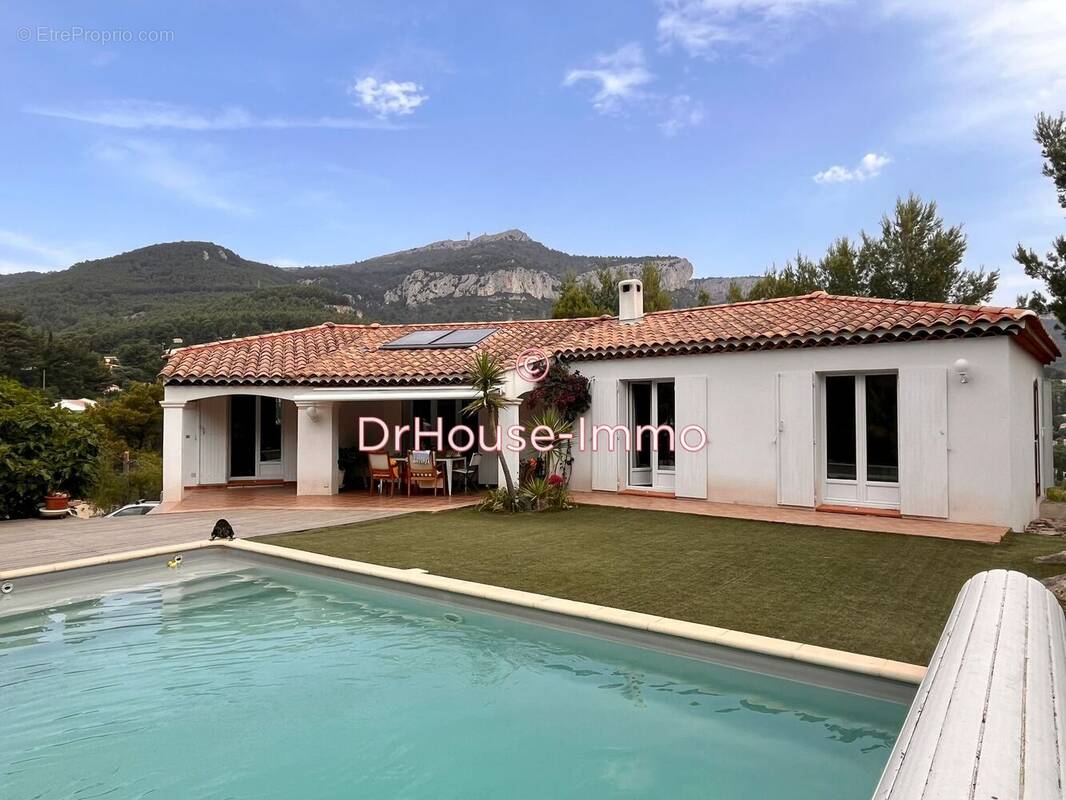 Maison à LE REVEST-LES-EAUX