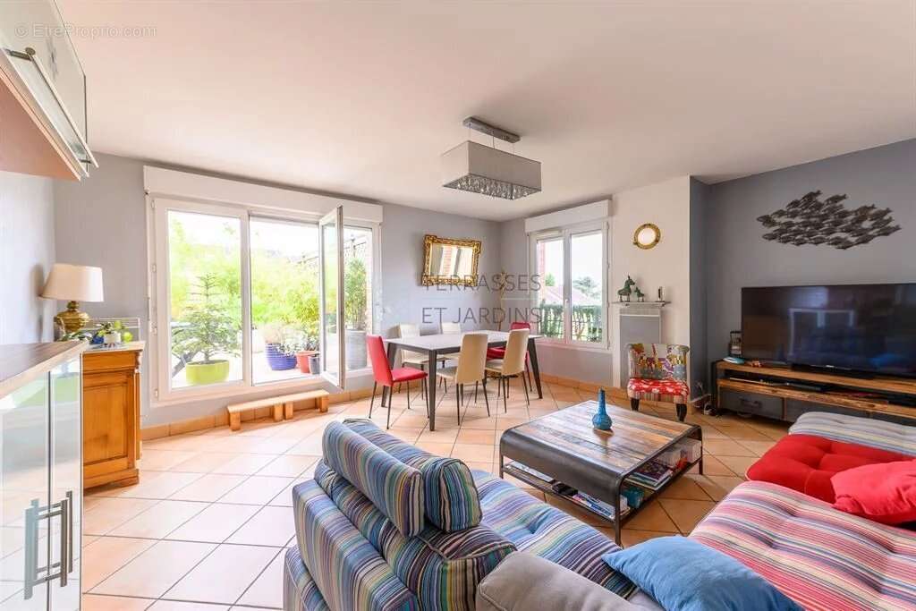 Appartement à LE BLANC-MESNIL